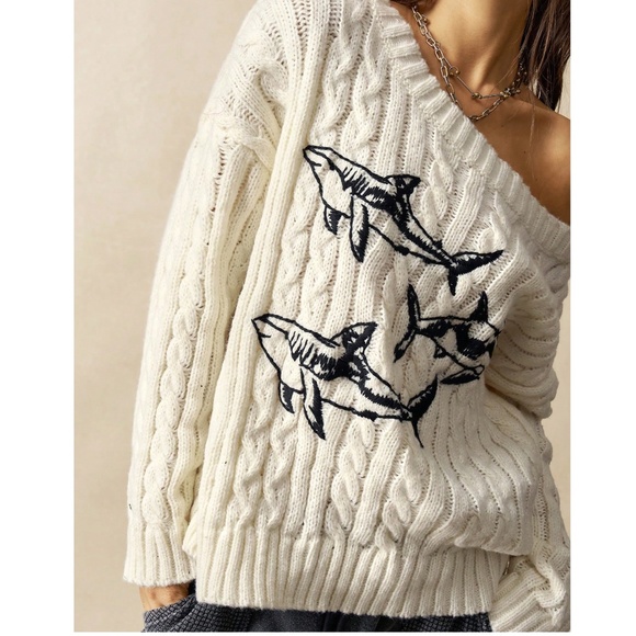 Cozy Shark Embroidered Chunky Cable Knit Oversized Sweater Top - Picture 4 of 7